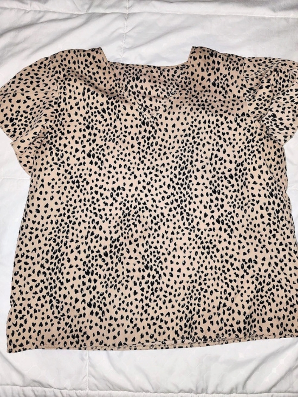 SHEIN Clasi Leopard Print Heart Graphic Short Sleeve Casual Shirt